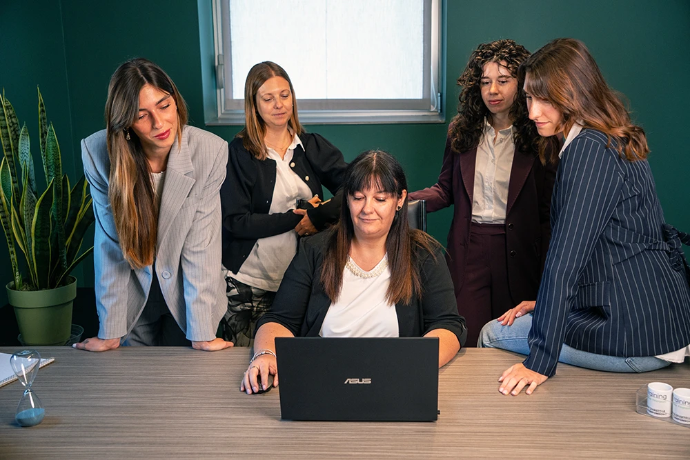 Chi siamo: un team che lavora nella formazione finanziata a Brescia